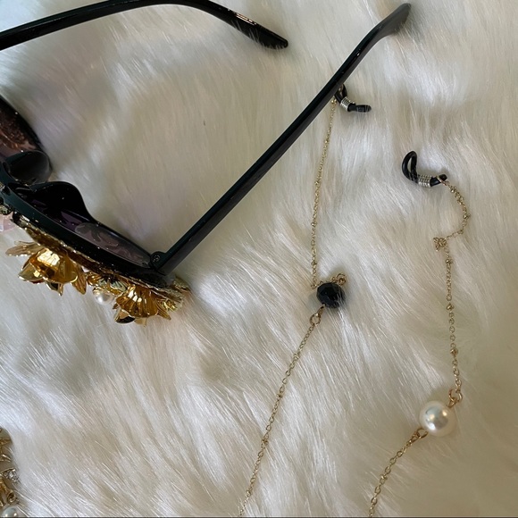 Oversized Lux Unique Sunglasses Set - Picture 5 of 6